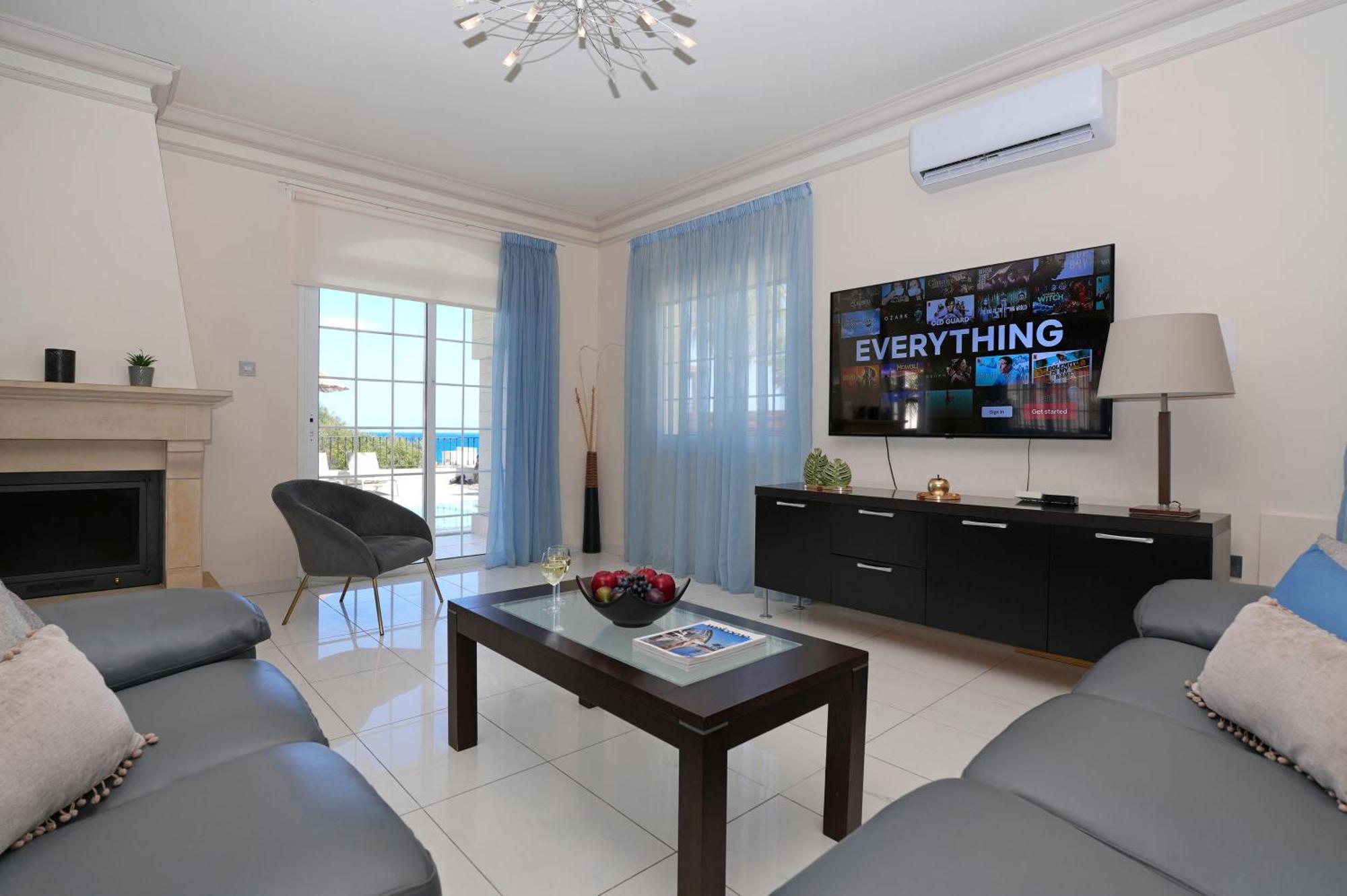 Villa Oceania - Beachfront Paralimni Buitenkant foto